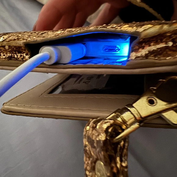 ADRIENNE VITTADINI GOLD GLITTER WALLET PHONE CASE w CHARGER CROSSBODY STRAP - Picture 10 of 16